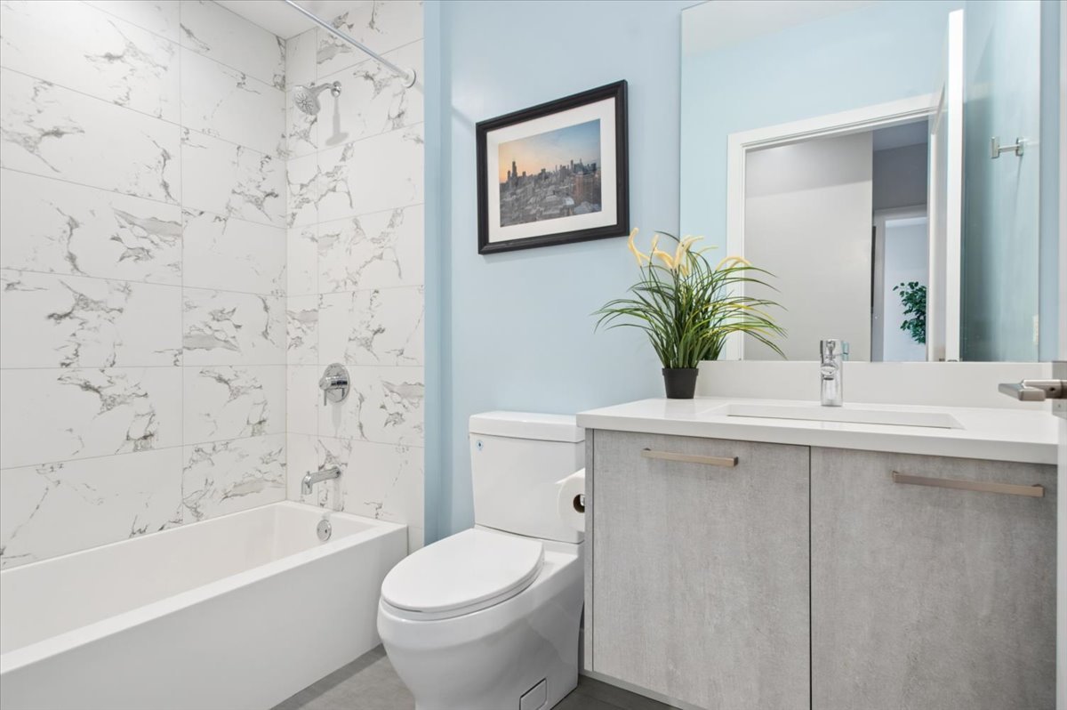 550 N Ogden Avenue #4N, Chicago, IL 60642