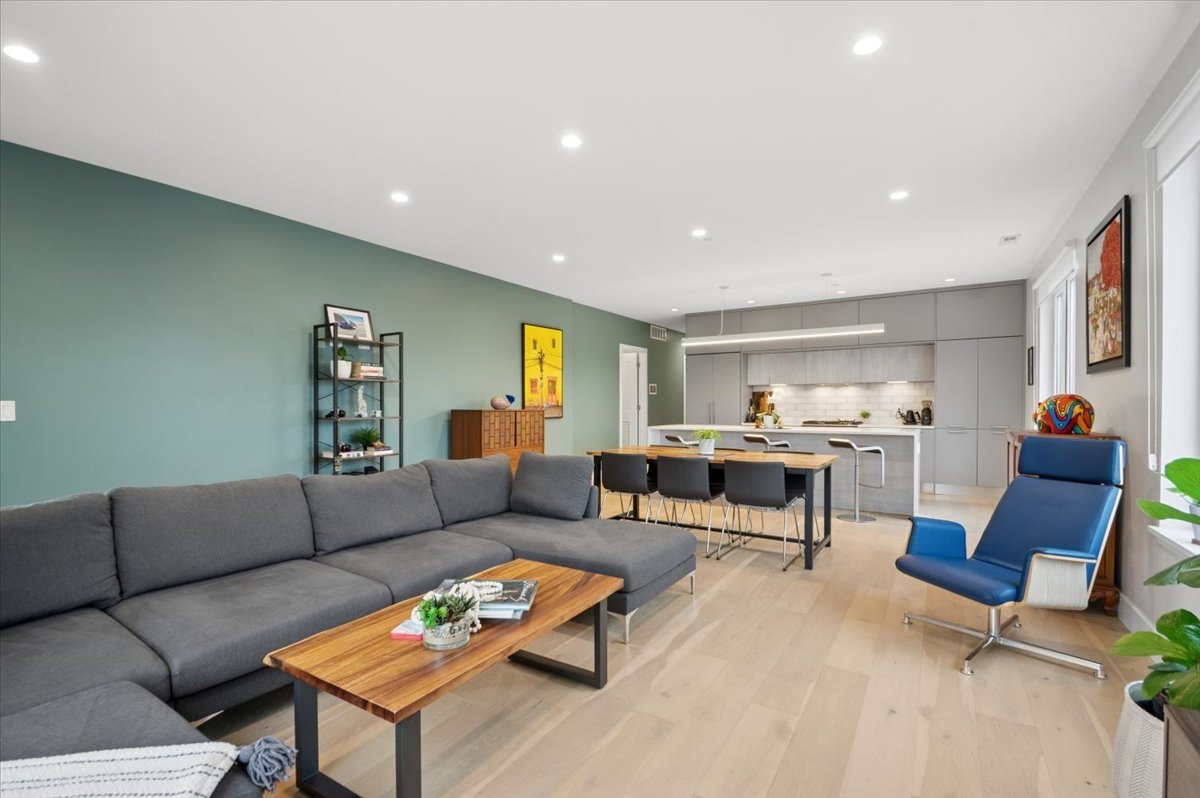 550 N Ogden Avenue #4N, Chicago, IL 60642