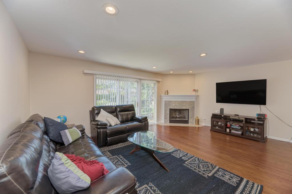 1679 W Ethans Glen Drive, Palatine, IL 60067