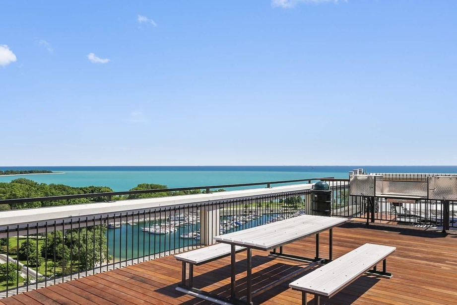 3410 N LAKE SHORE Drive #15E, Chicago, IL 60657