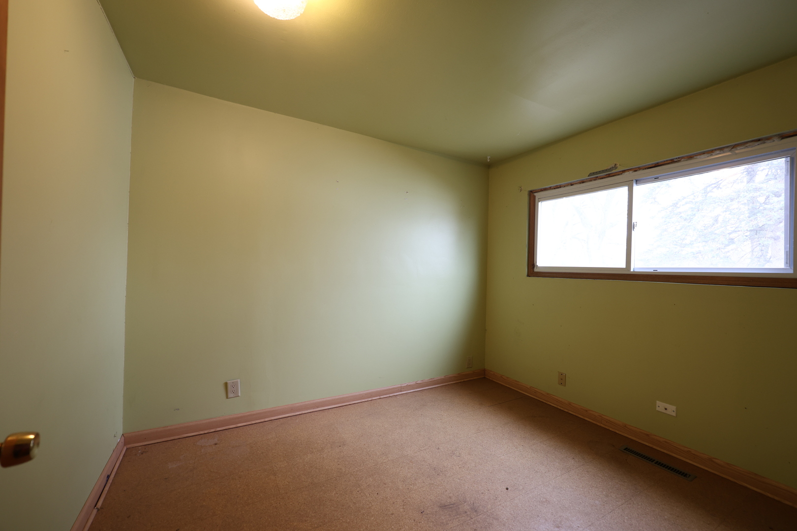 704 LINCOLNWOOD Drive, Streamwood, IL 60107