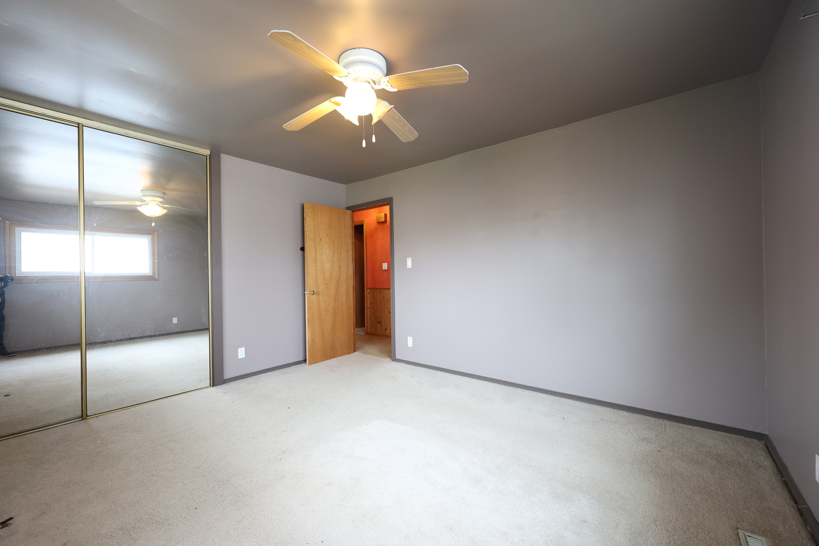 704 LINCOLNWOOD Drive, Streamwood, IL 60107