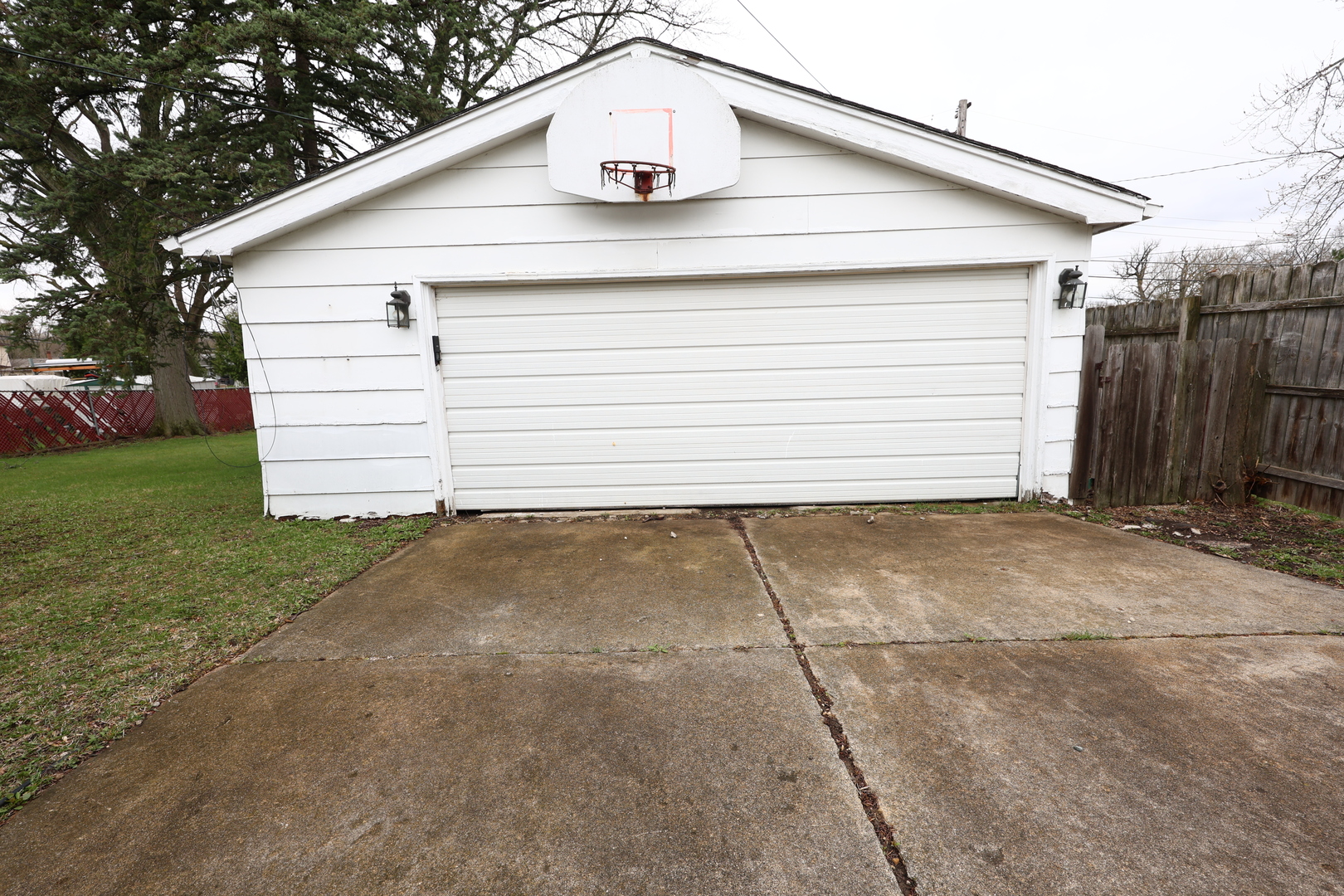 704 LINCOLNWOOD Drive, Streamwood, IL 60107