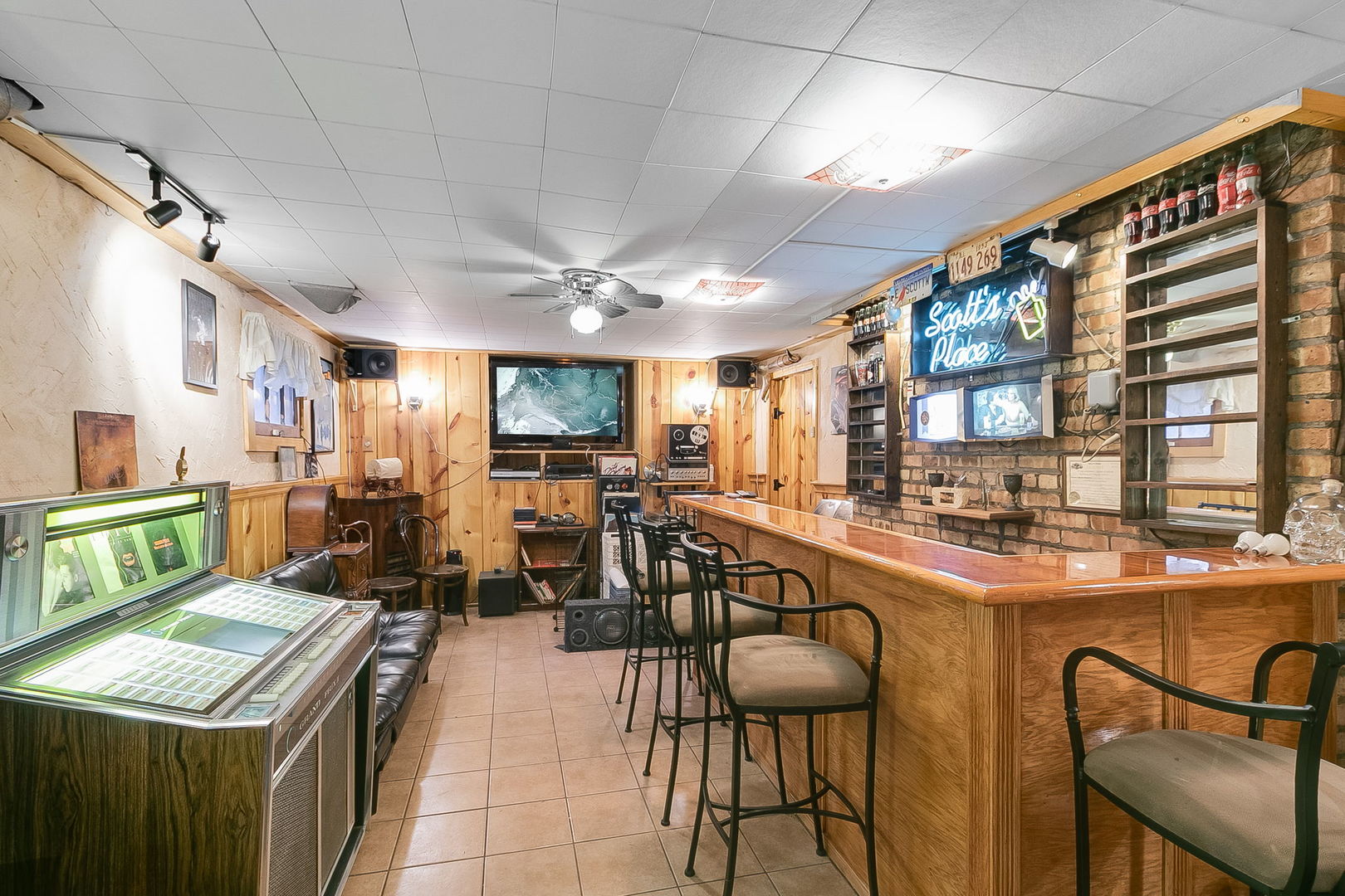 9215 S 83rd Avenue, Hickory Hills, IL 60457