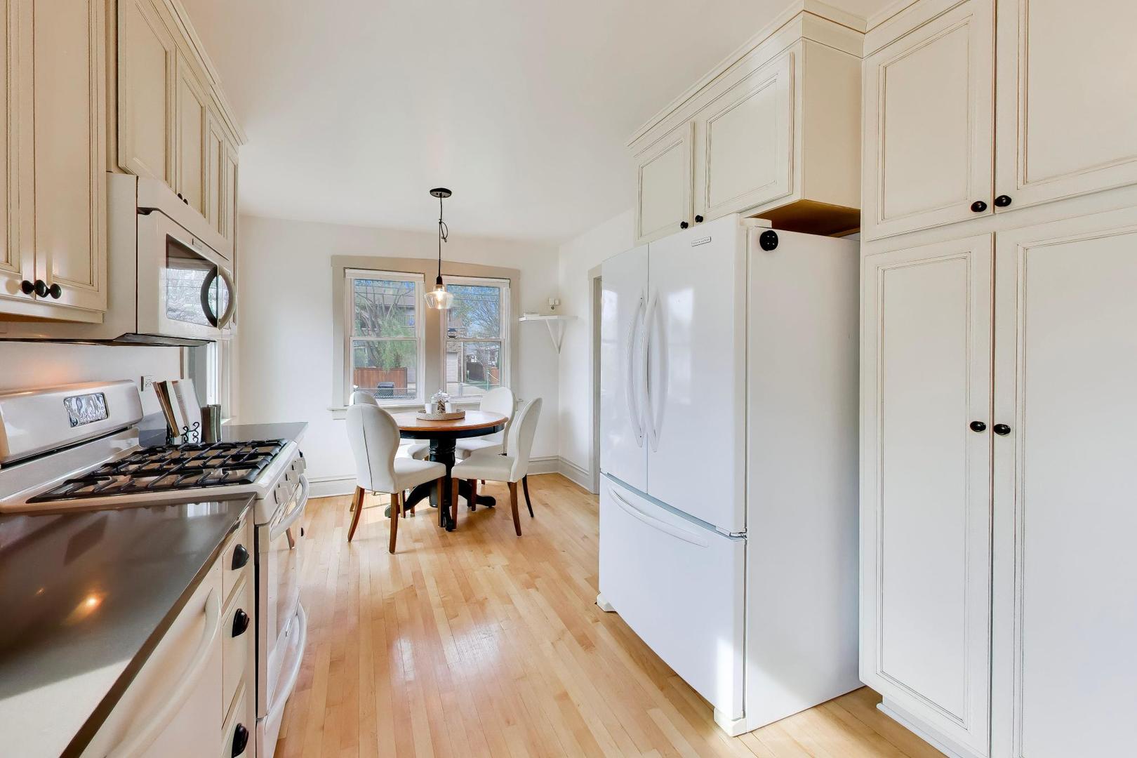 7006 W Jarvis Avenue, Niles, IL 60714