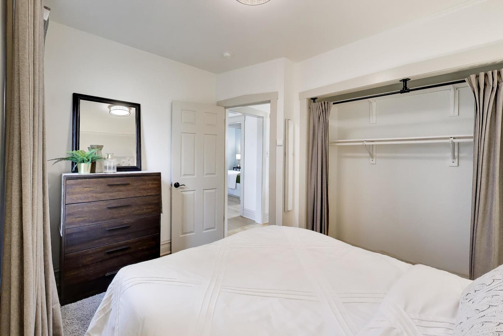 7006 W Jarvis Avenue, Niles, IL 60714