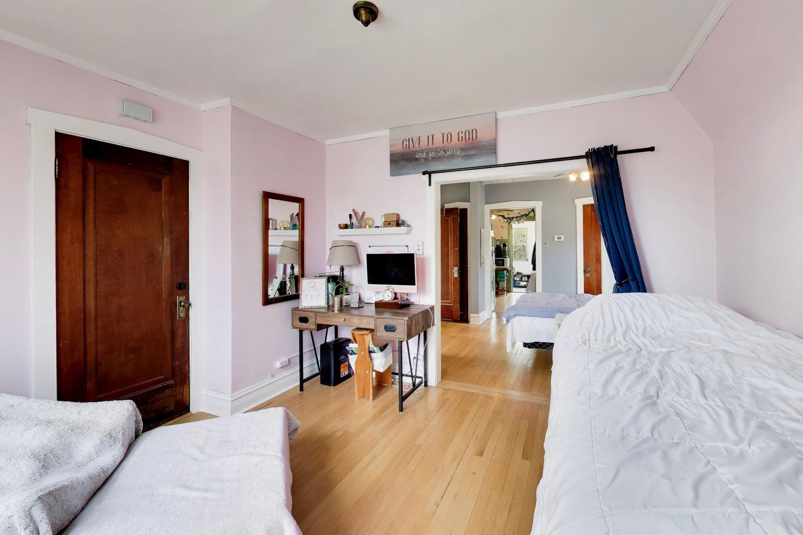 7006 W Jarvis Avenue, Niles, IL 60714