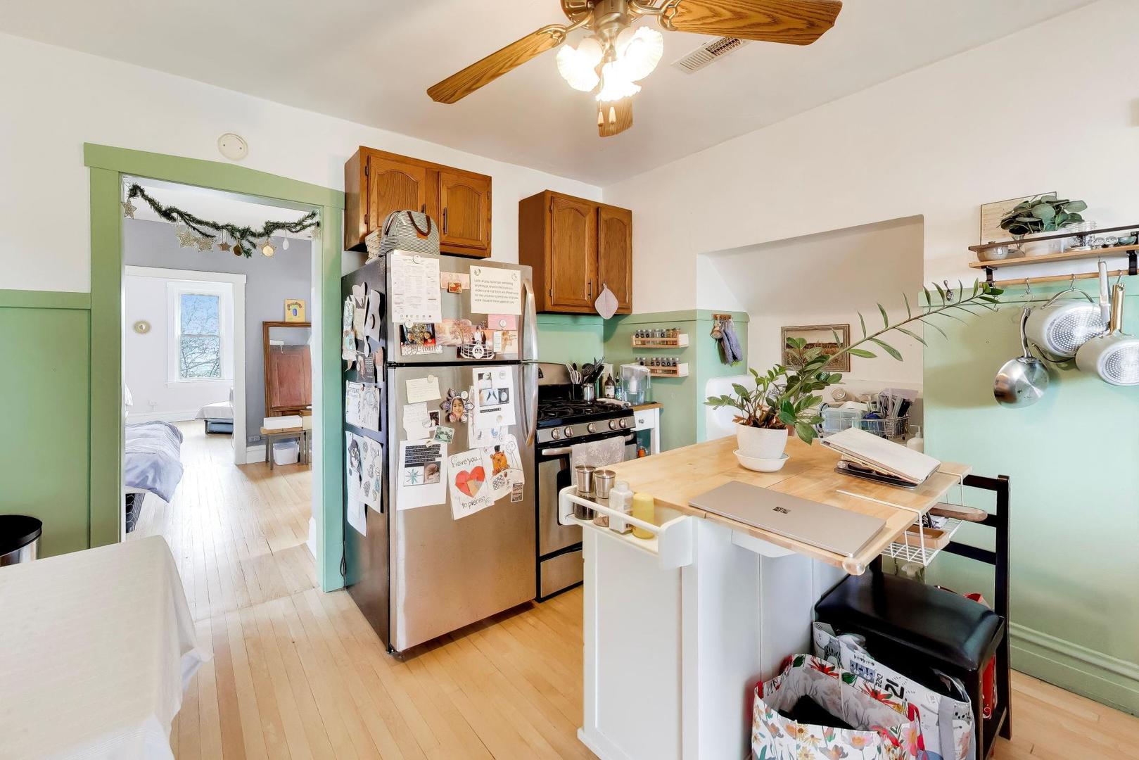 7006 W Jarvis Avenue, Niles, IL 60714