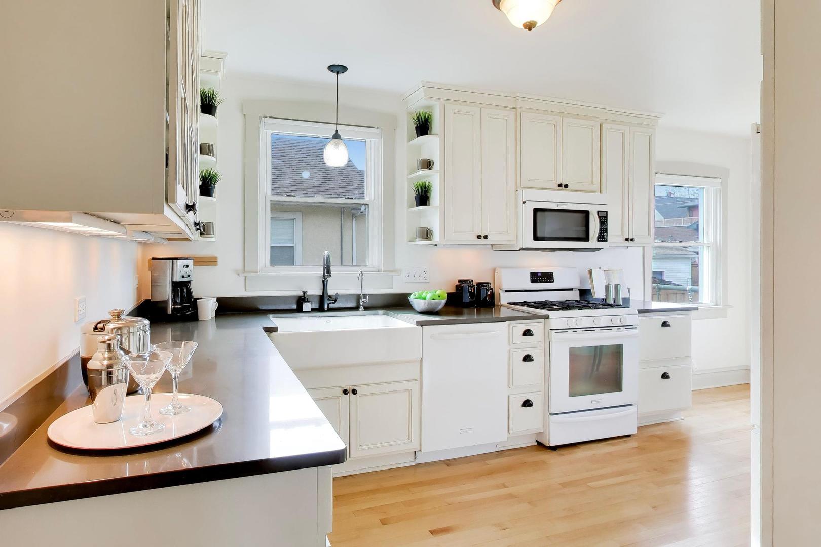 7006 W Jarvis Avenue, Niles, IL 60714