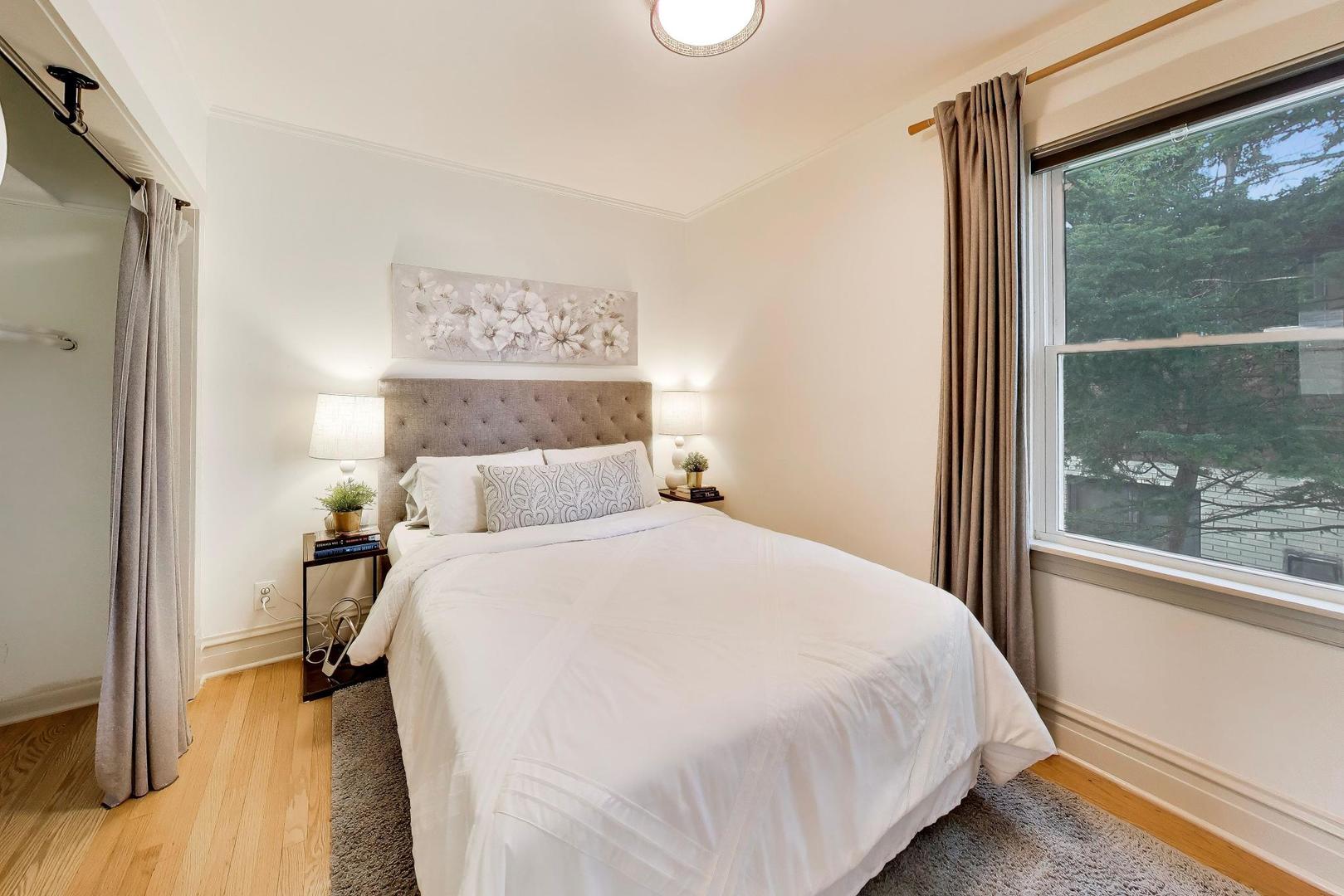 7006 W Jarvis Avenue, Niles, IL 60714