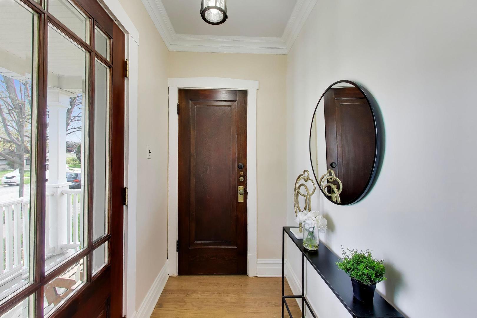 7006 W Jarvis Avenue, Niles, IL 60714