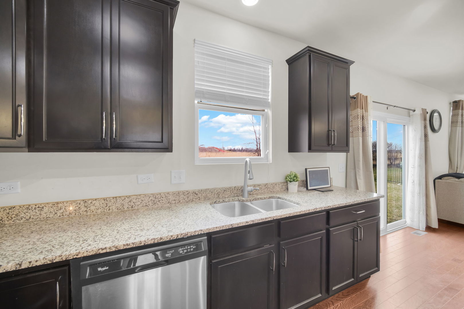 4255 FRASER Circle, Naperville, IL 60564