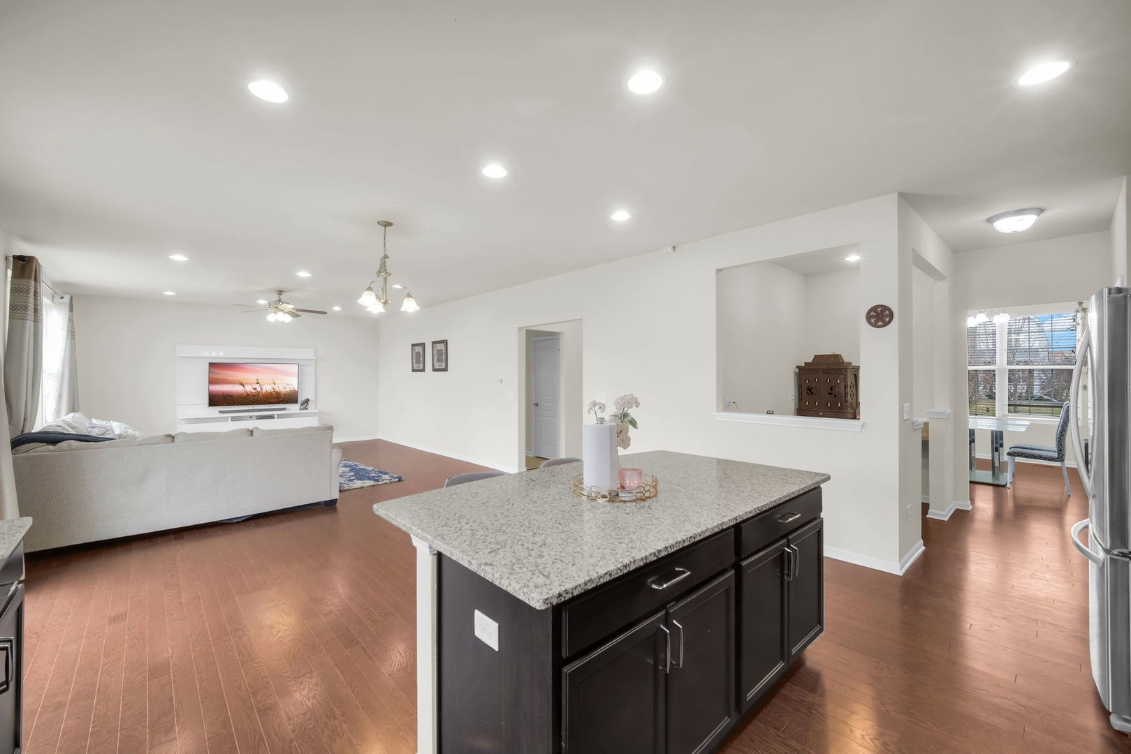 4255 FRASER Circle, Naperville, IL 60564