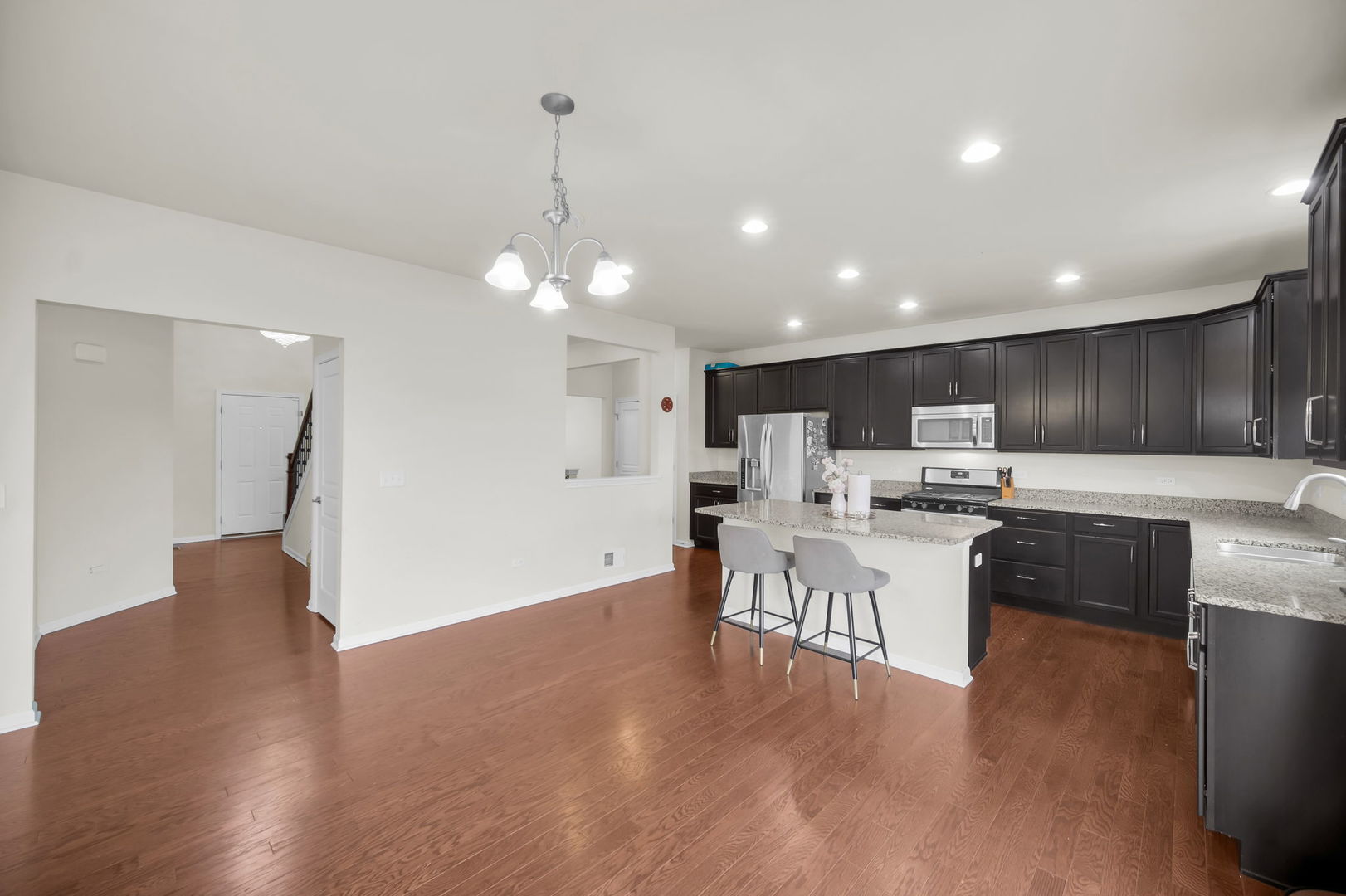 4255 FRASER Circle, Naperville, IL 60564