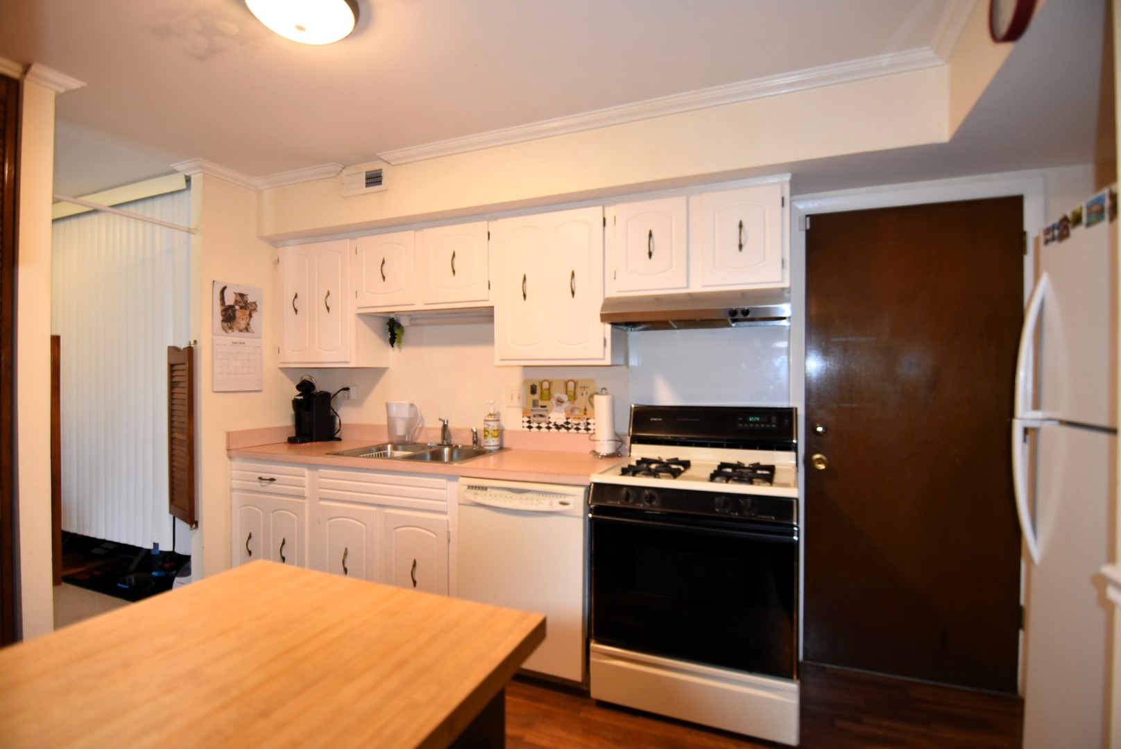 7734 Woodward Avenue #5, Woodridge, IL 60517