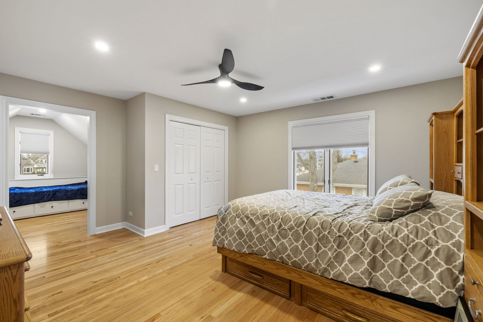 1203 N Burning Bush Lane, Mount Prospect, IL 60056