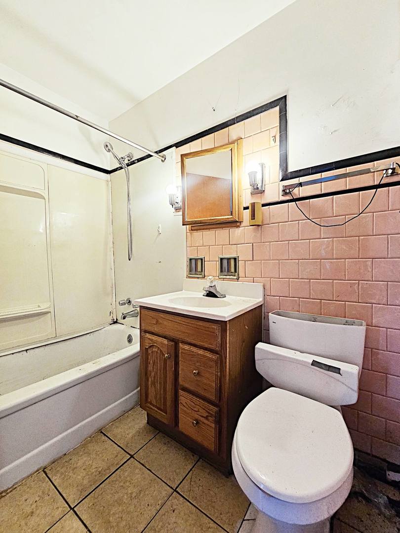 10650 S Peoria Street, Chicago, IL 60643