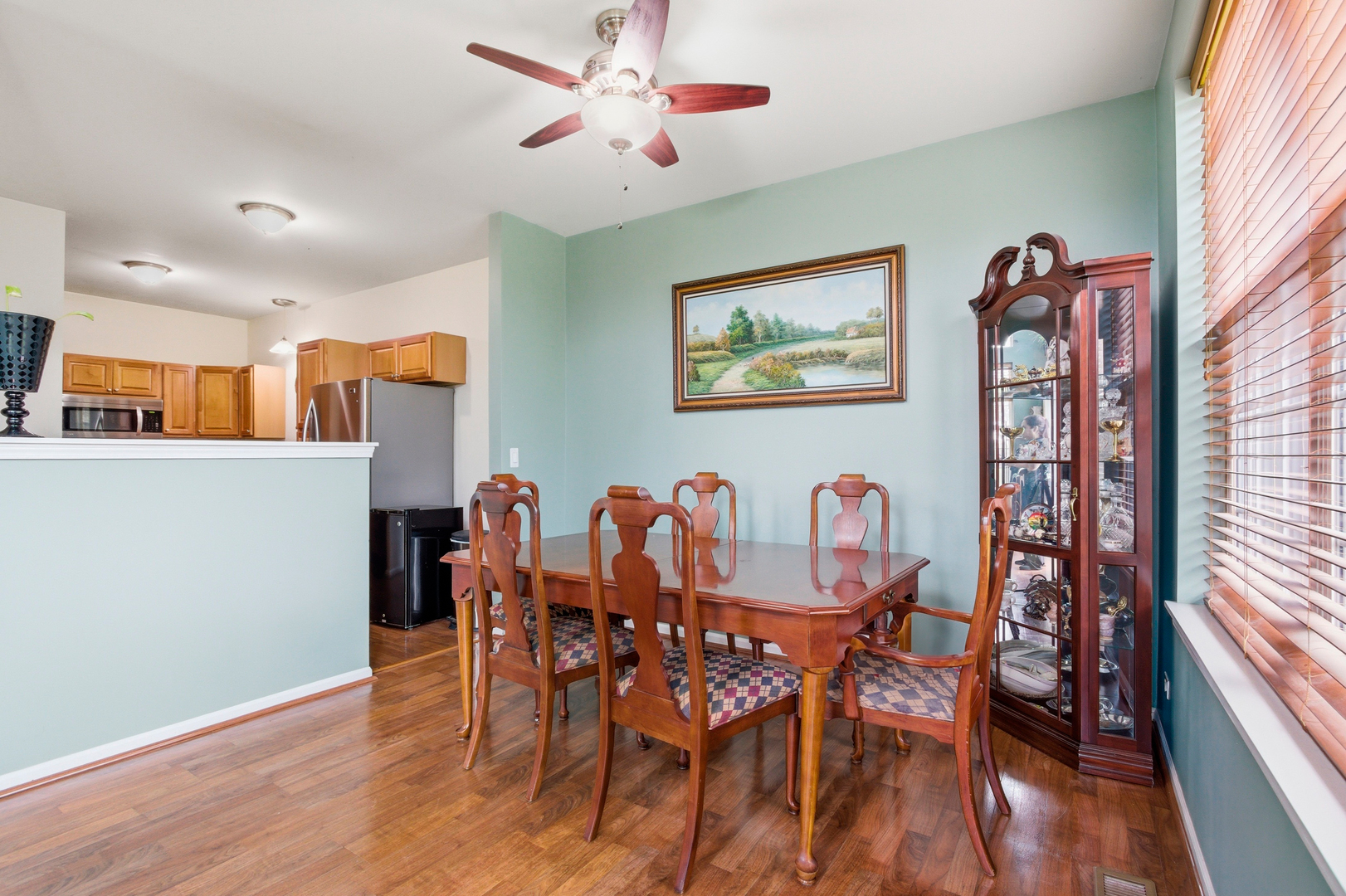 207 Canterbury Court, Oswego, IL 60543