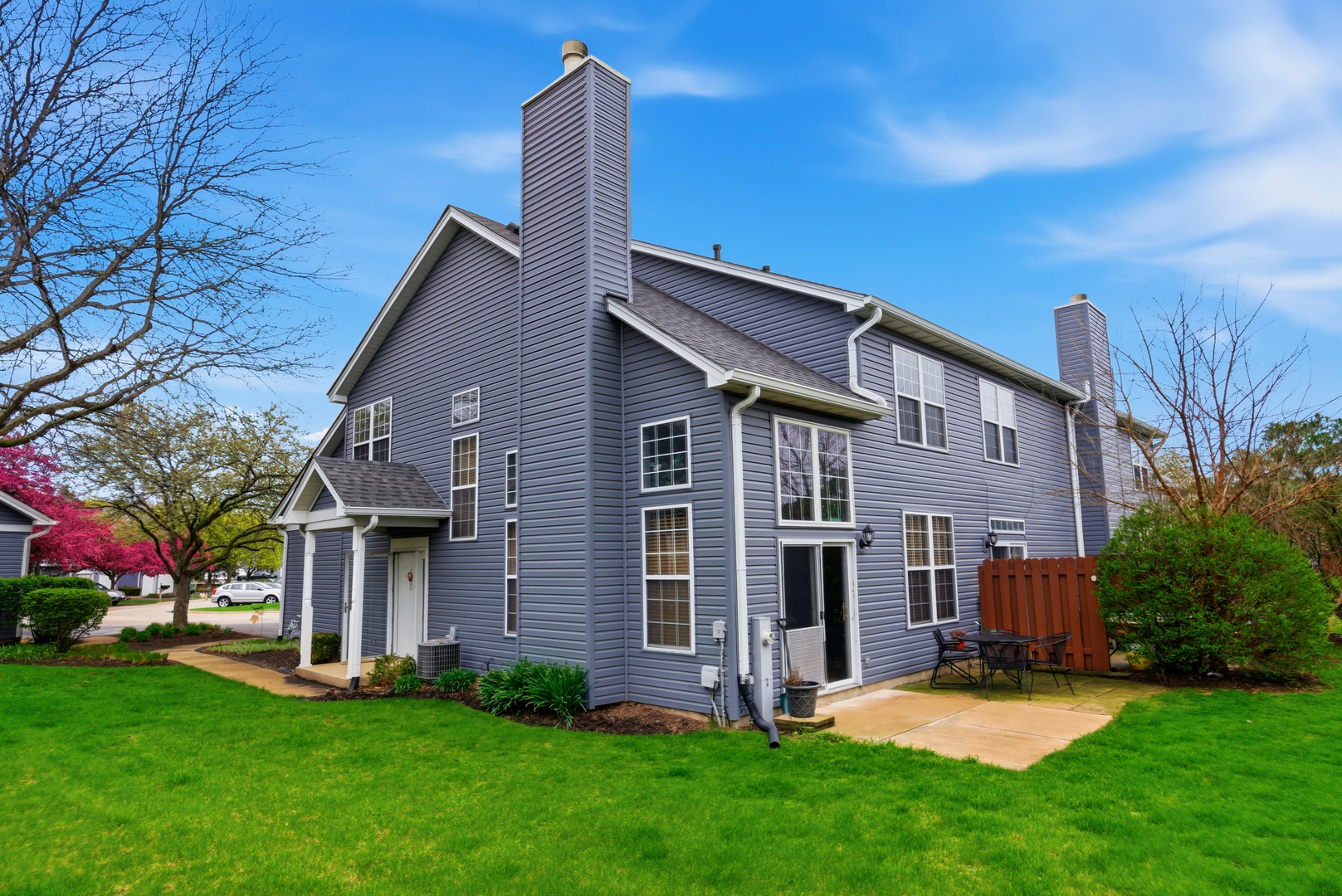 207 Canterbury Court, Oswego, IL 60543