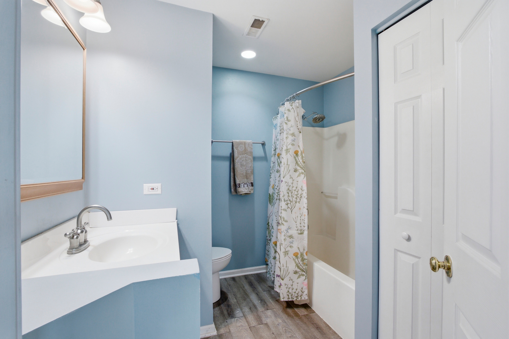 207 Canterbury Court, Oswego, IL 60543