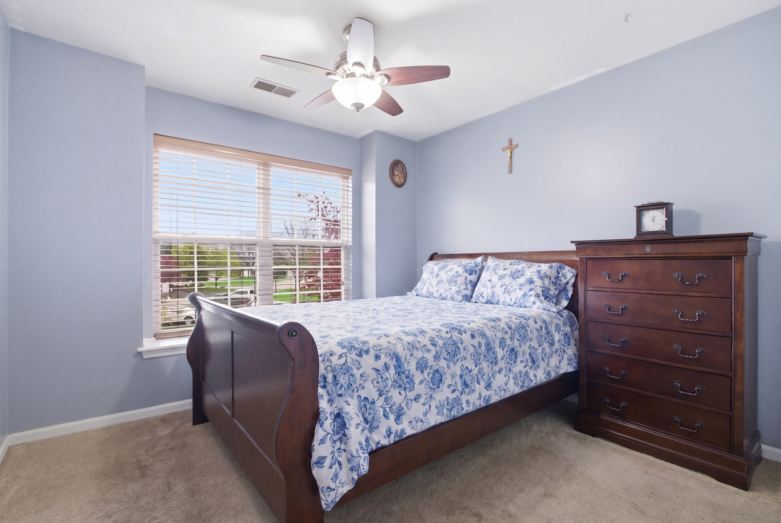 207 Canterbury Court, Oswego, IL 60543