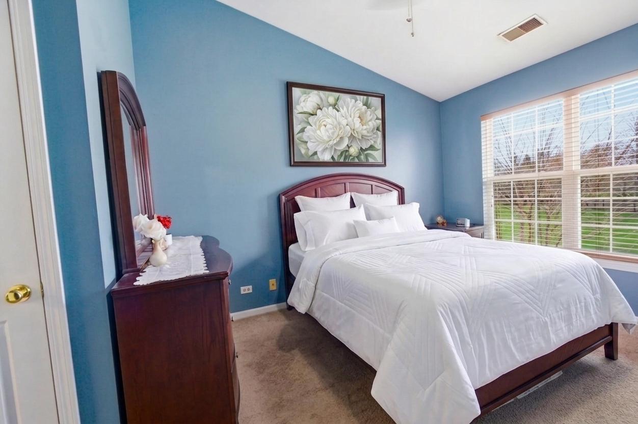 207 Canterbury Court, Oswego, IL 60543