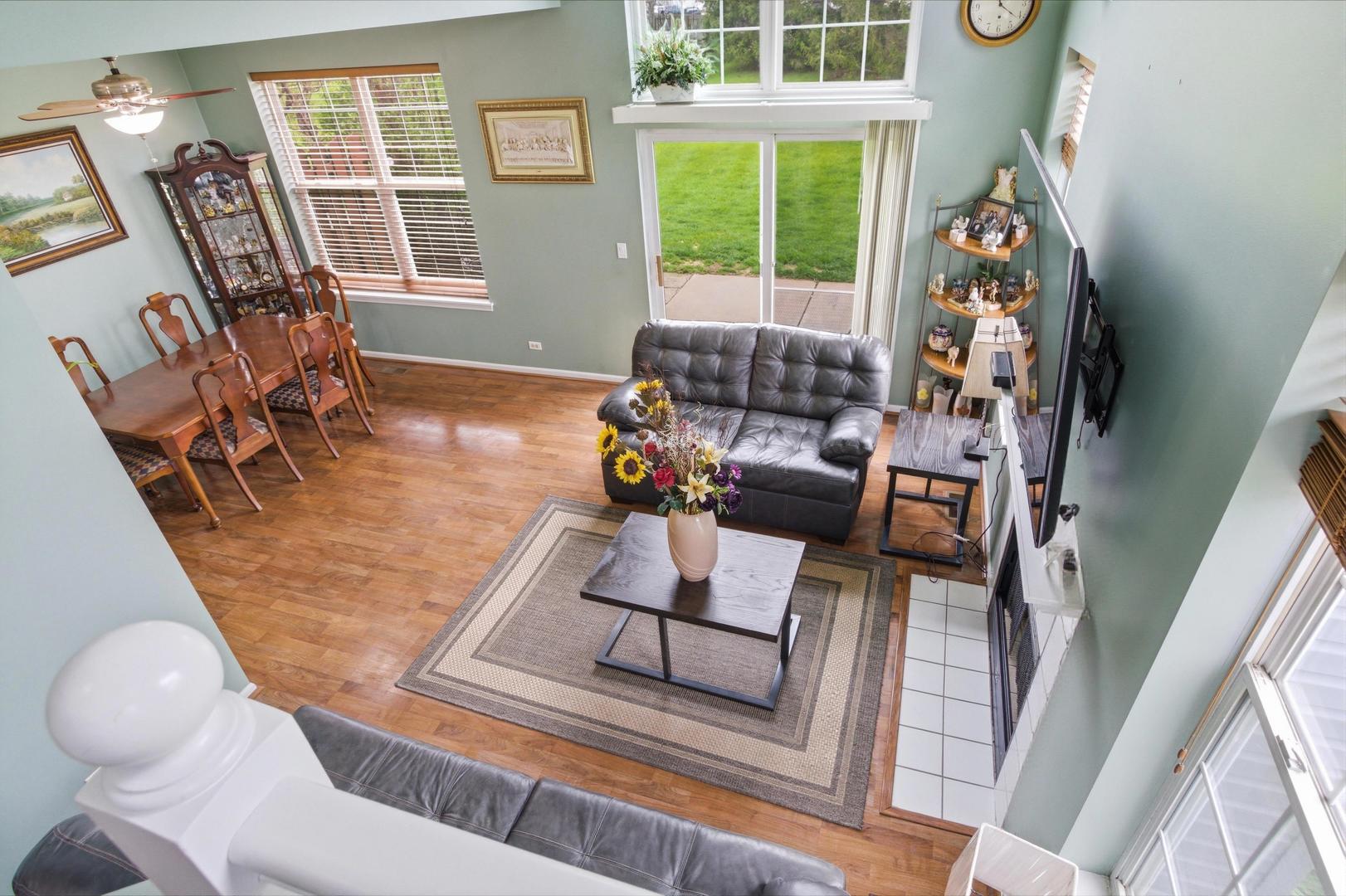 207 Canterbury Court, Oswego, IL 60543