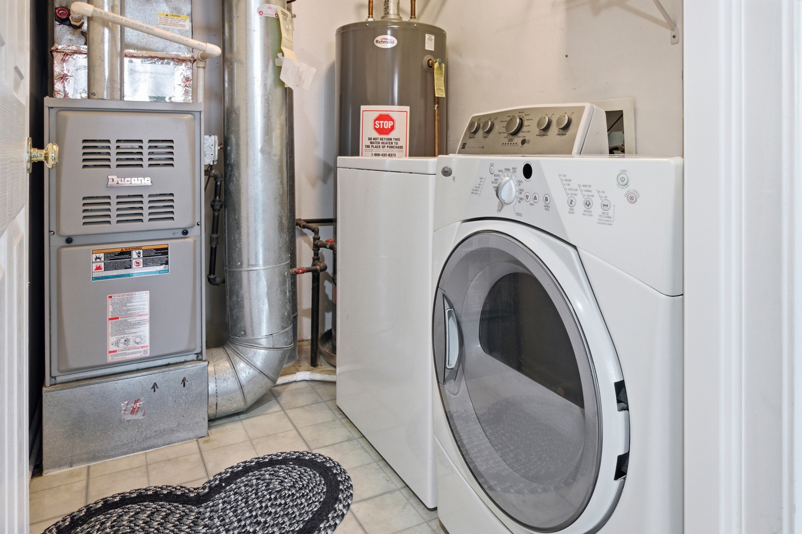 207 Canterbury Court, Oswego, IL 60543