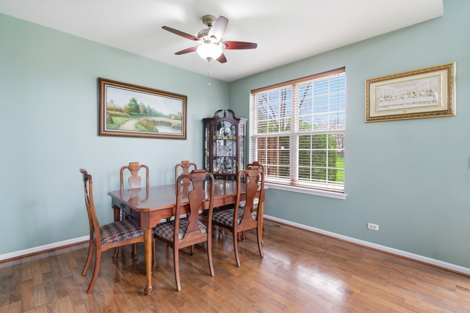 207 Canterbury Court, Oswego, IL 60543