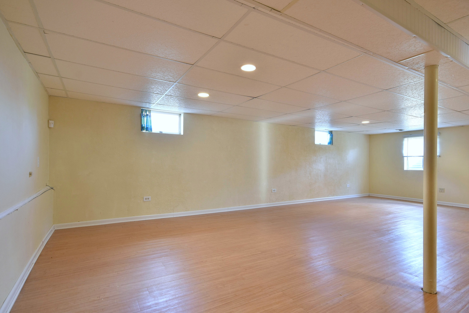 1263 Harleyford Road, Woodridge, IL 60517