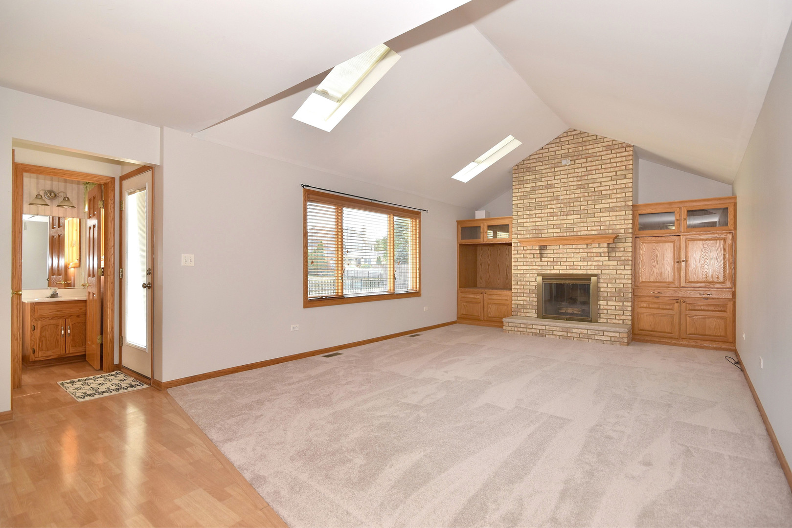 1263 Harleyford Road, Woodridge, IL 60517