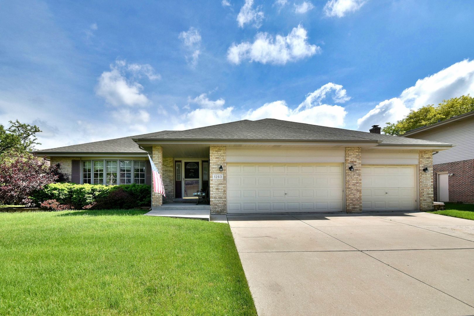 1263 Harleyford Road, Woodridge, IL 60517