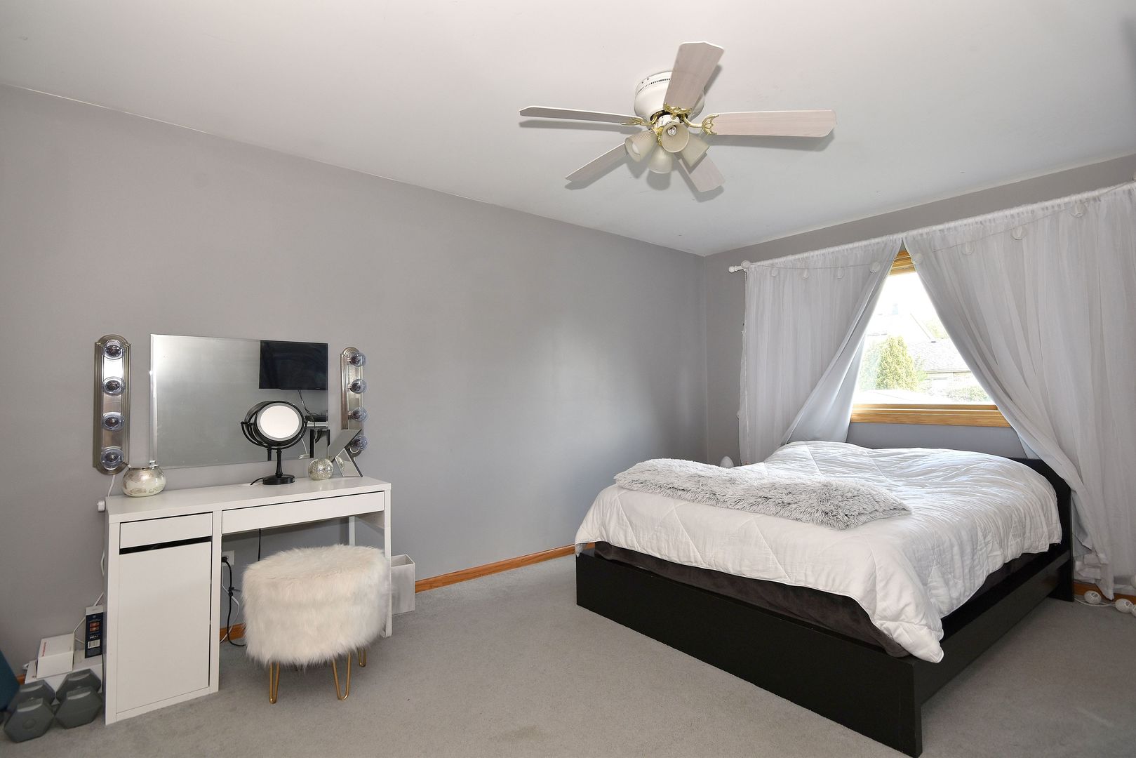 1263 Harleyford Road, Woodridge, IL 60517