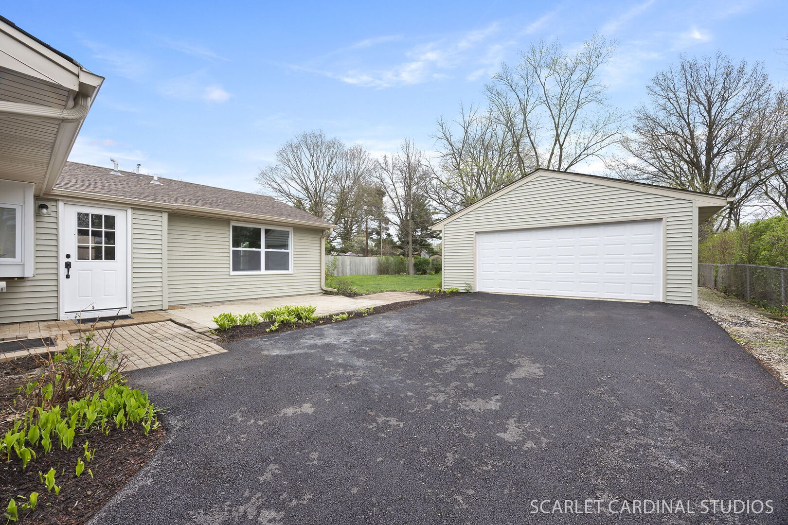 1041 N Elmwood Drive, Aurora, IL 60506