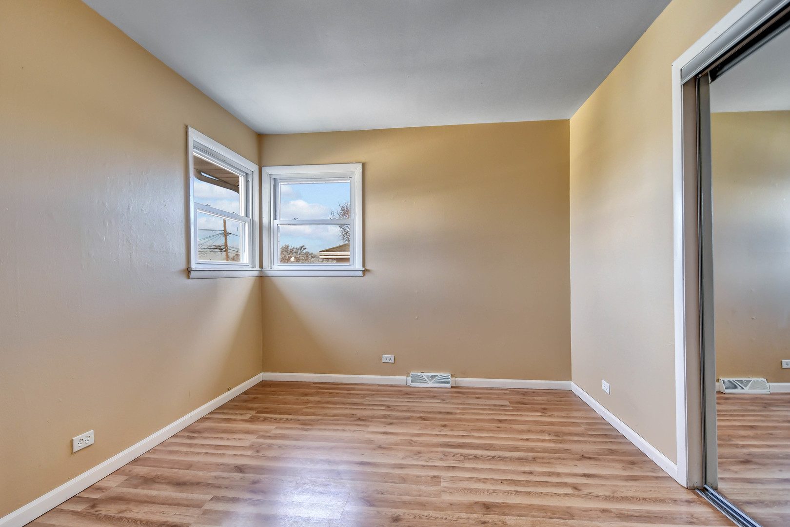 7754 S Mcvicker Avenue, Burbank, IL 60459