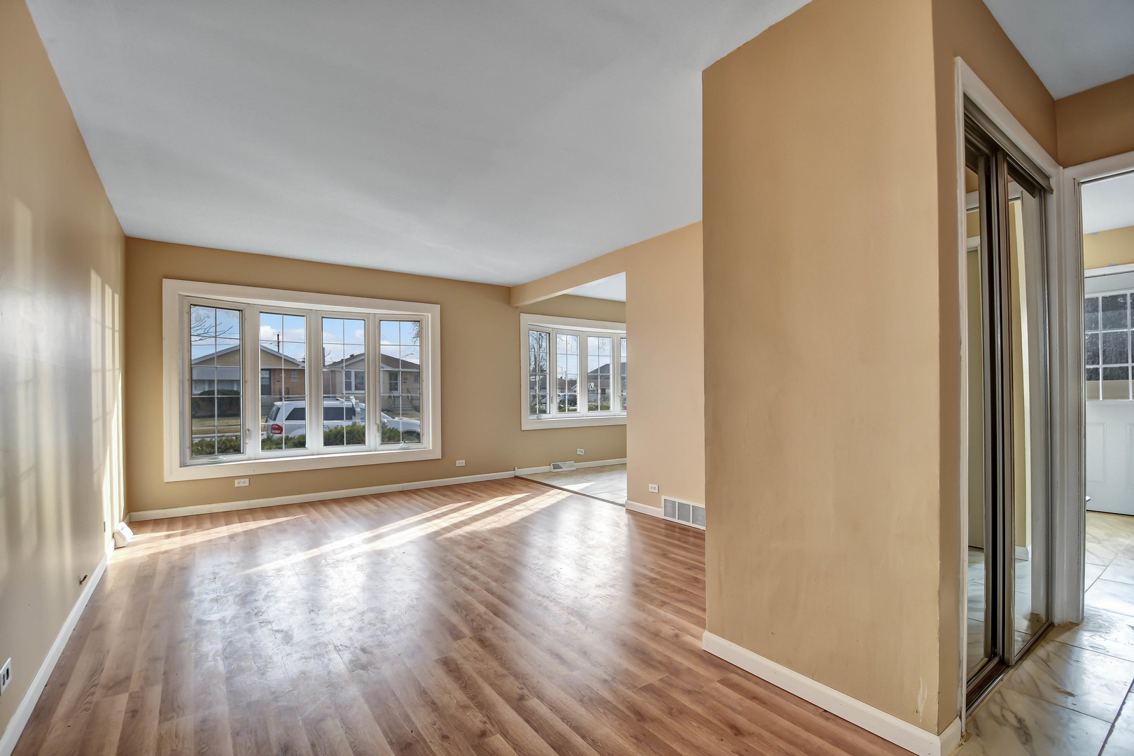 7754 S Mcvicker Avenue, Burbank, IL 60459