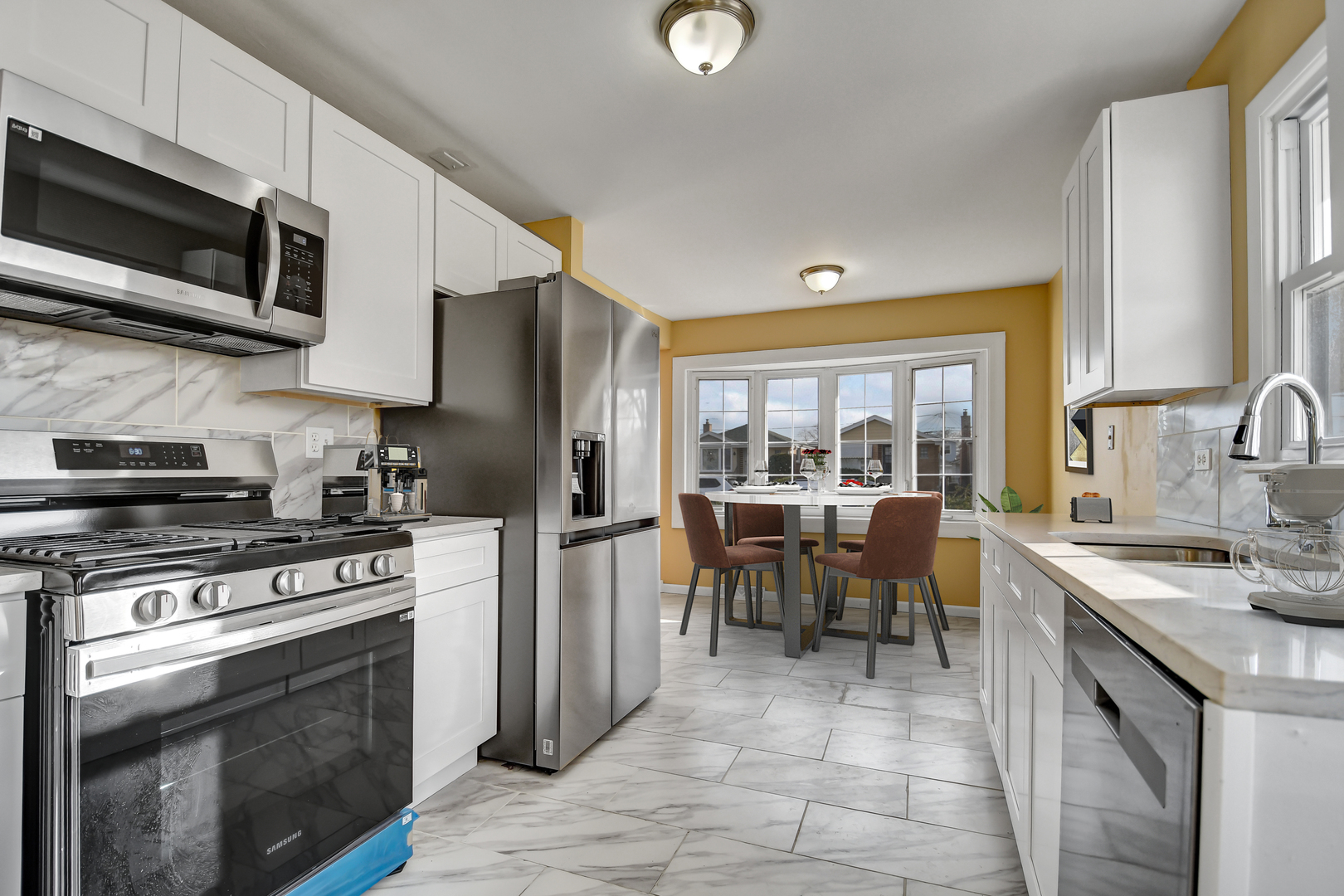 7754 S Mcvicker Avenue, Burbank, IL 60459