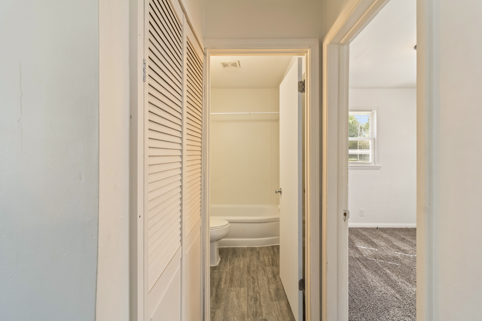 2049 E Hamilton Avenue, Springfield, IL 62702