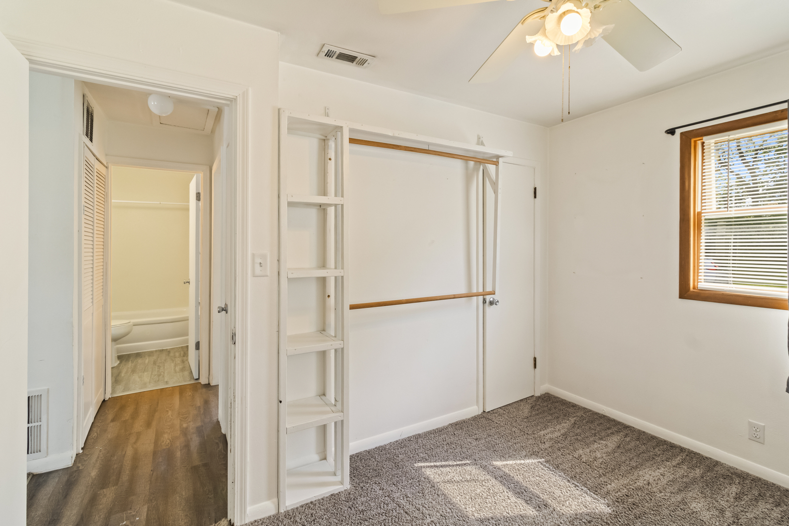 2049 E Hamilton Avenue, Springfield, IL 62702