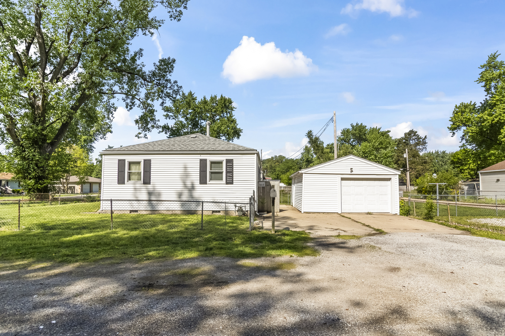 2049 E Hamilton Avenue, Springfield, IL 62702