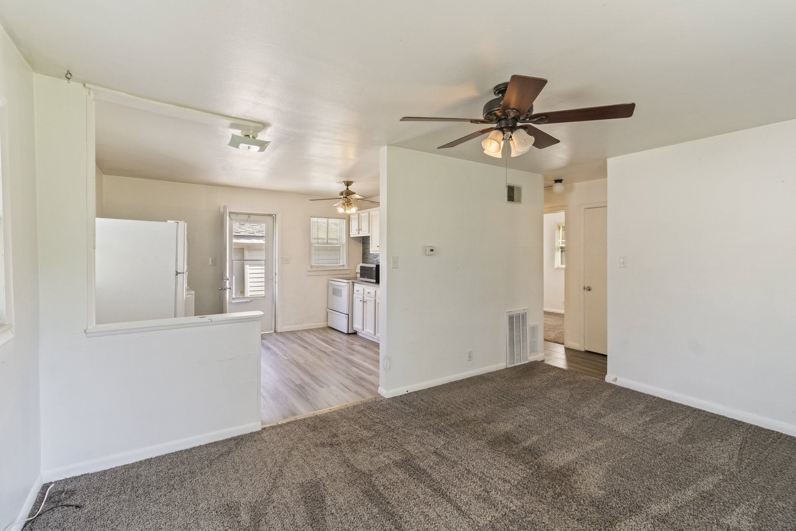 2049 E Hamilton Avenue, Springfield, IL 62702