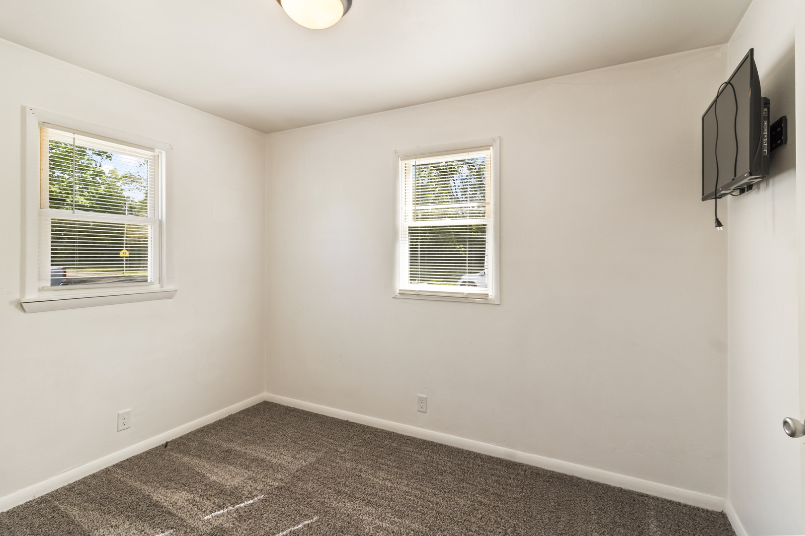 2049 E Hamilton Avenue, Springfield, IL 62702