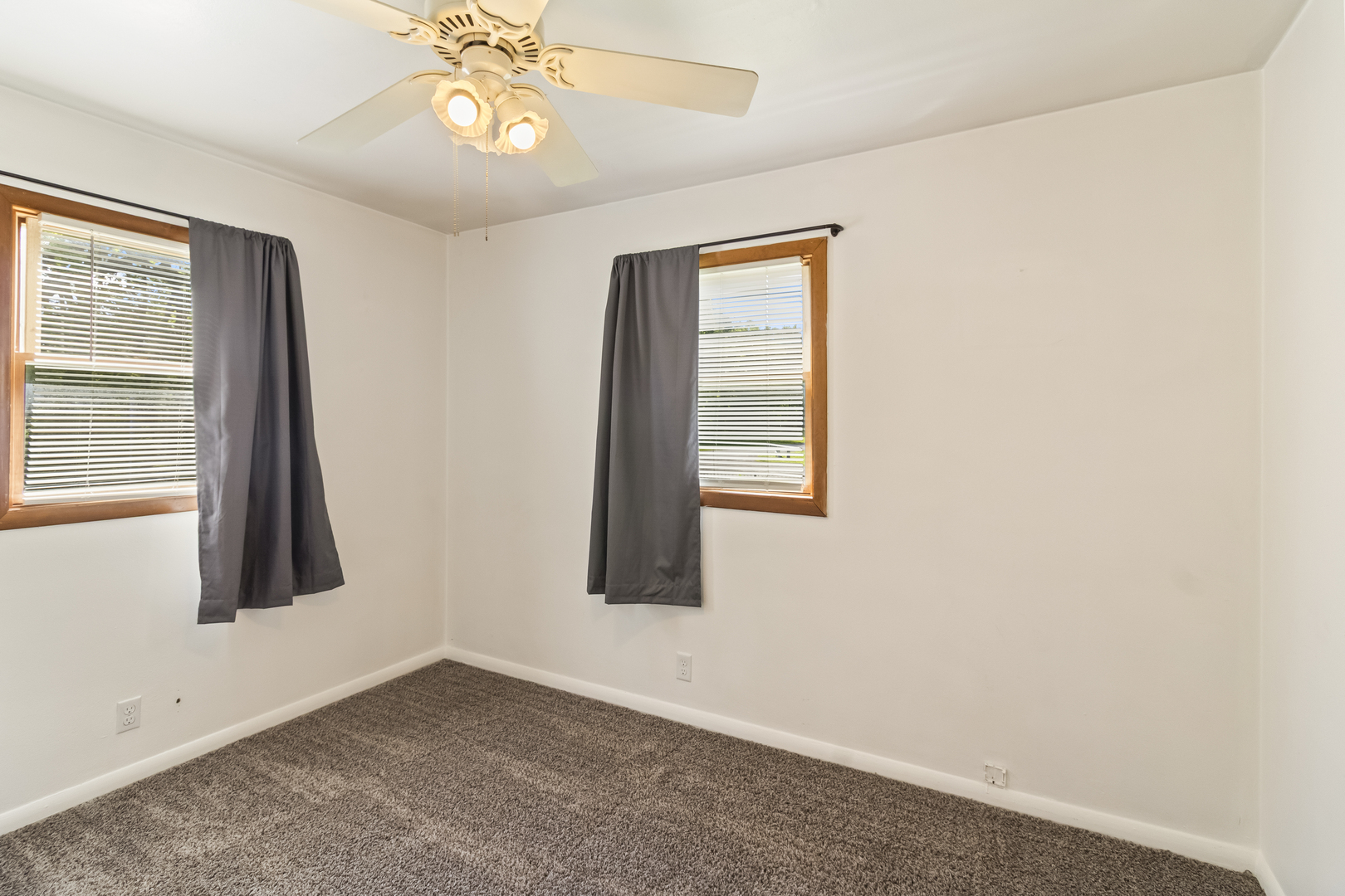 2049 E Hamilton Avenue, Springfield, IL 62702