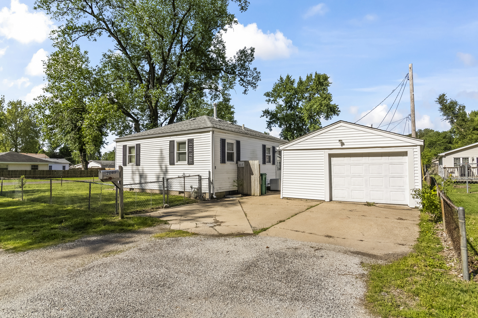 2049 E Hamilton Avenue, Springfield, IL 62702