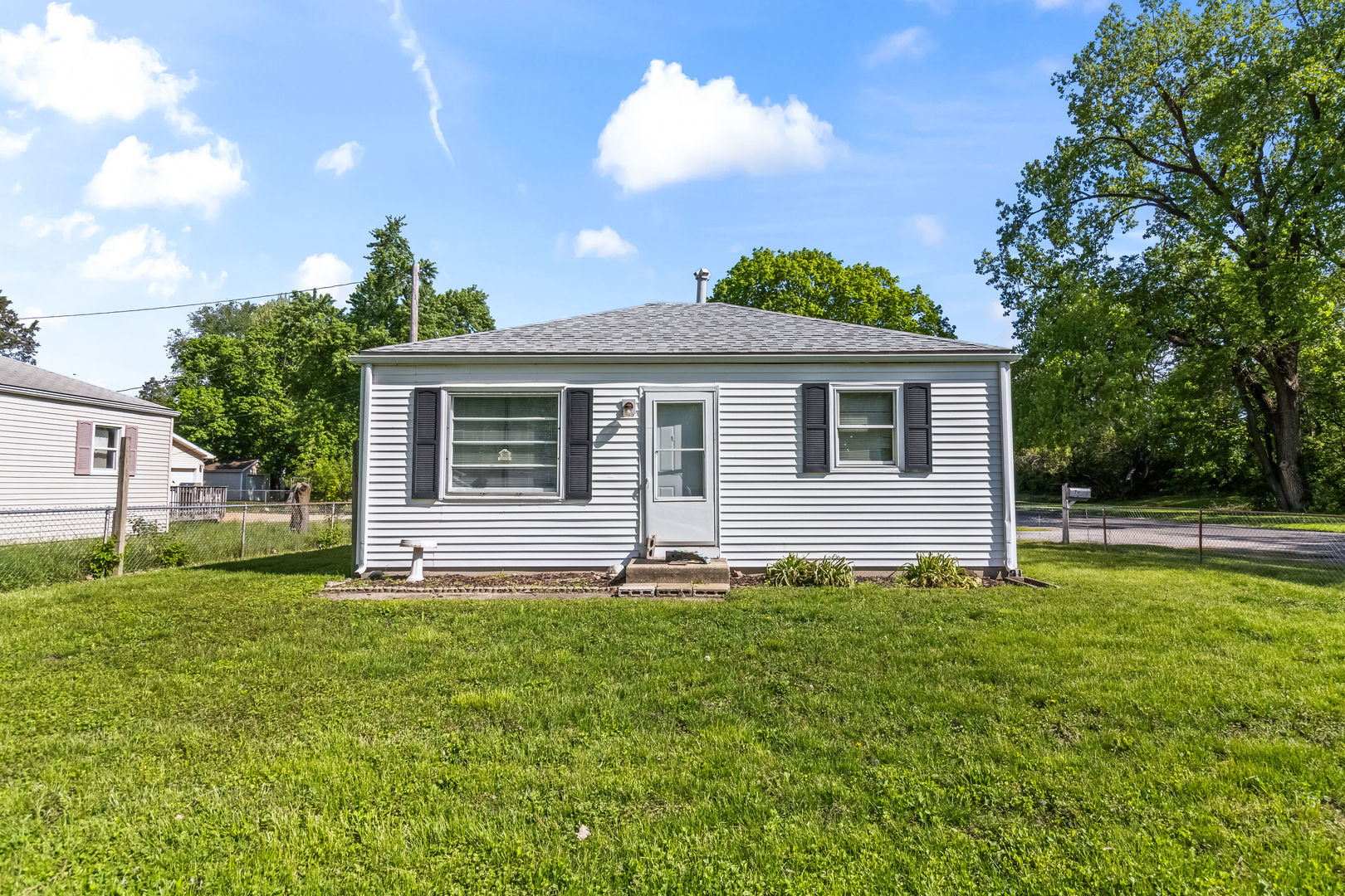 2049 E Hamilton Avenue, Springfield, IL 62702