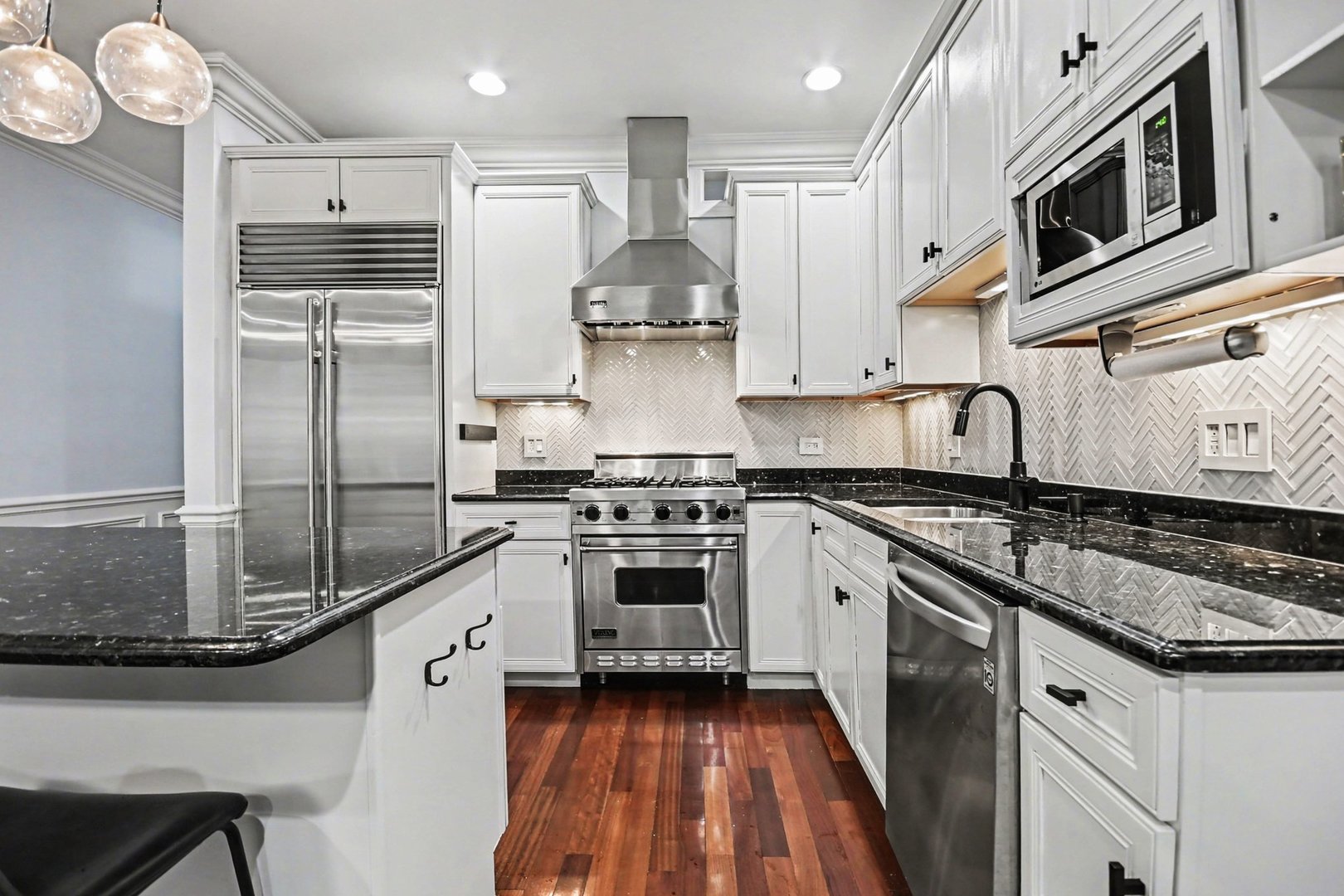 2222 W Belmont Avenue #202, Chicago, IL 60618