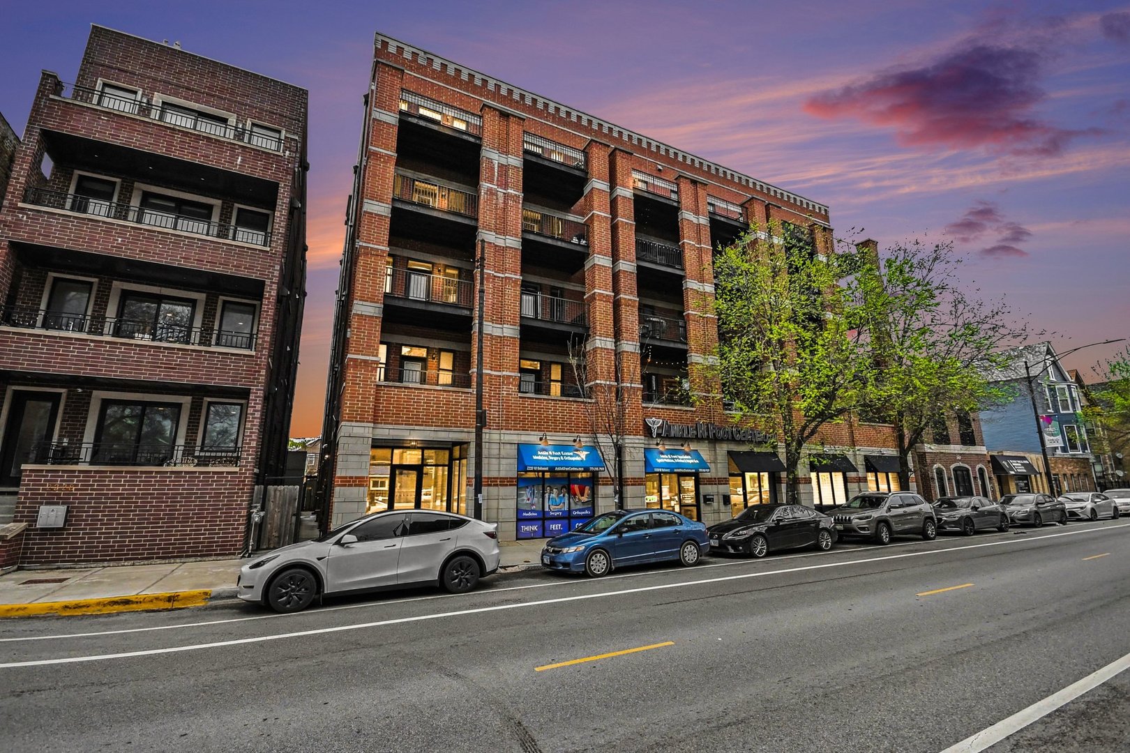 2222 W Belmont Avenue #202, Chicago, IL 60618