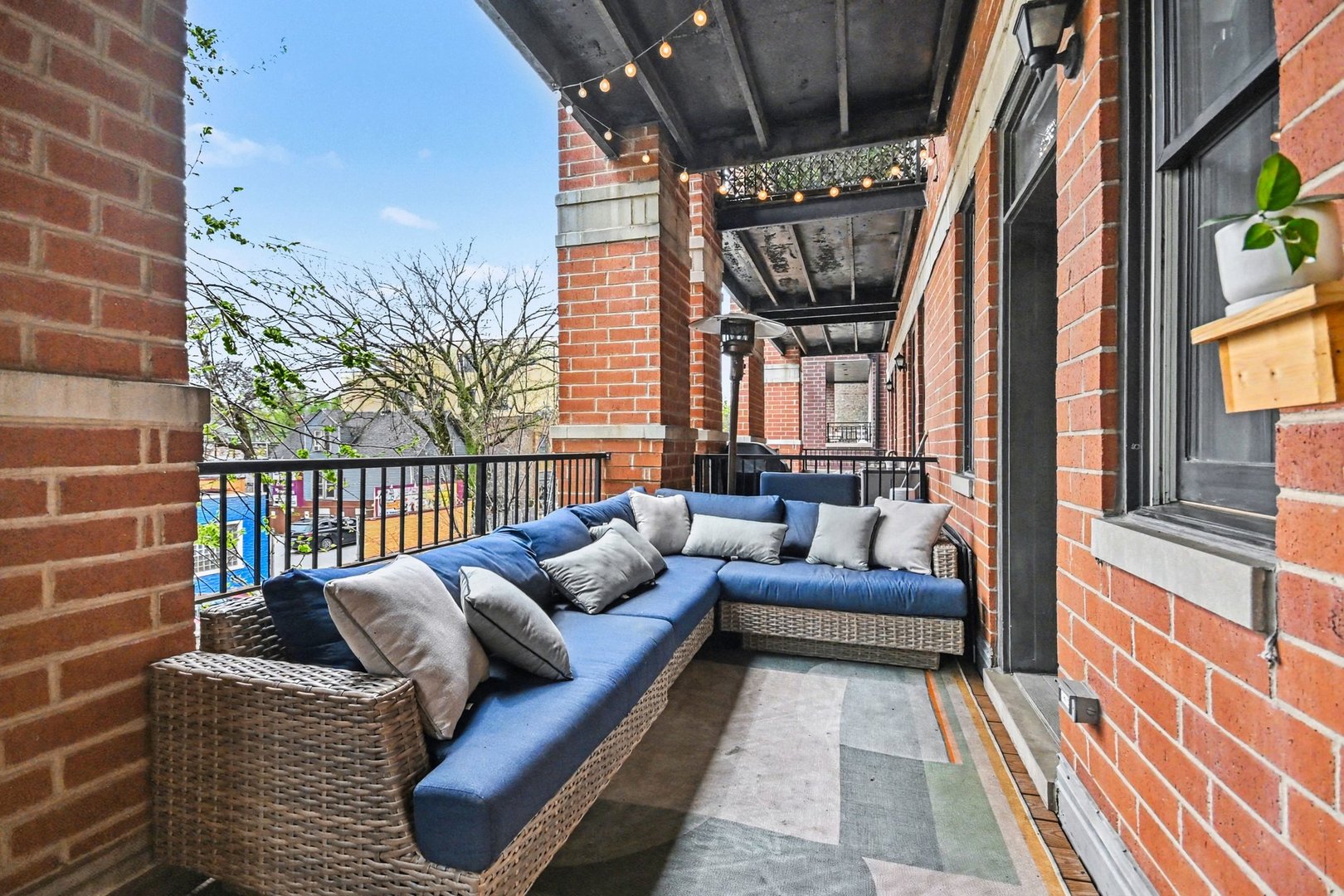 2222 W Belmont Avenue #202, Chicago, IL 60618