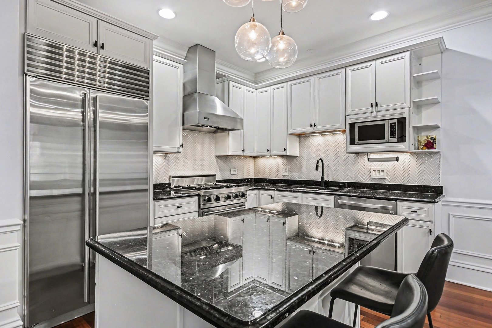 2222 W Belmont Avenue #202, Chicago, IL 60618