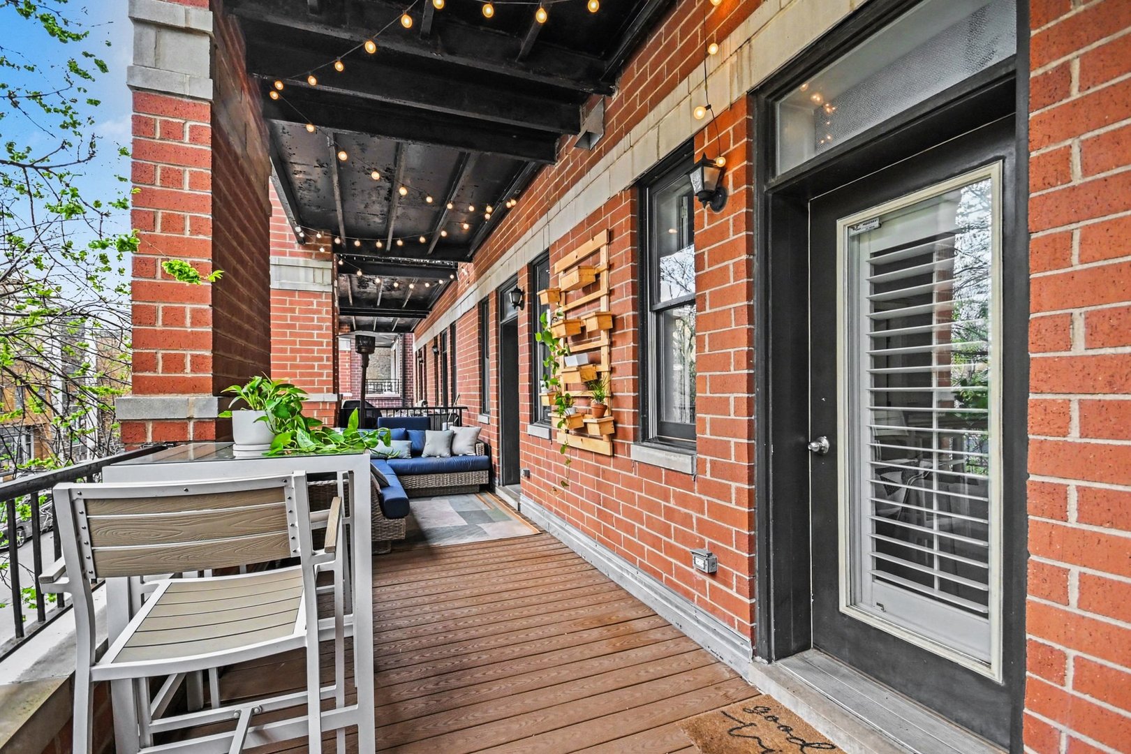 2222 W Belmont Avenue #202, Chicago, IL 60618